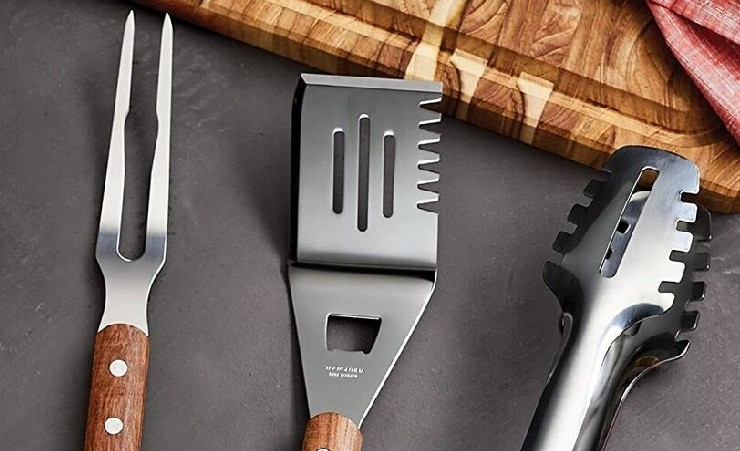 bbq-tong-spatula-closeup